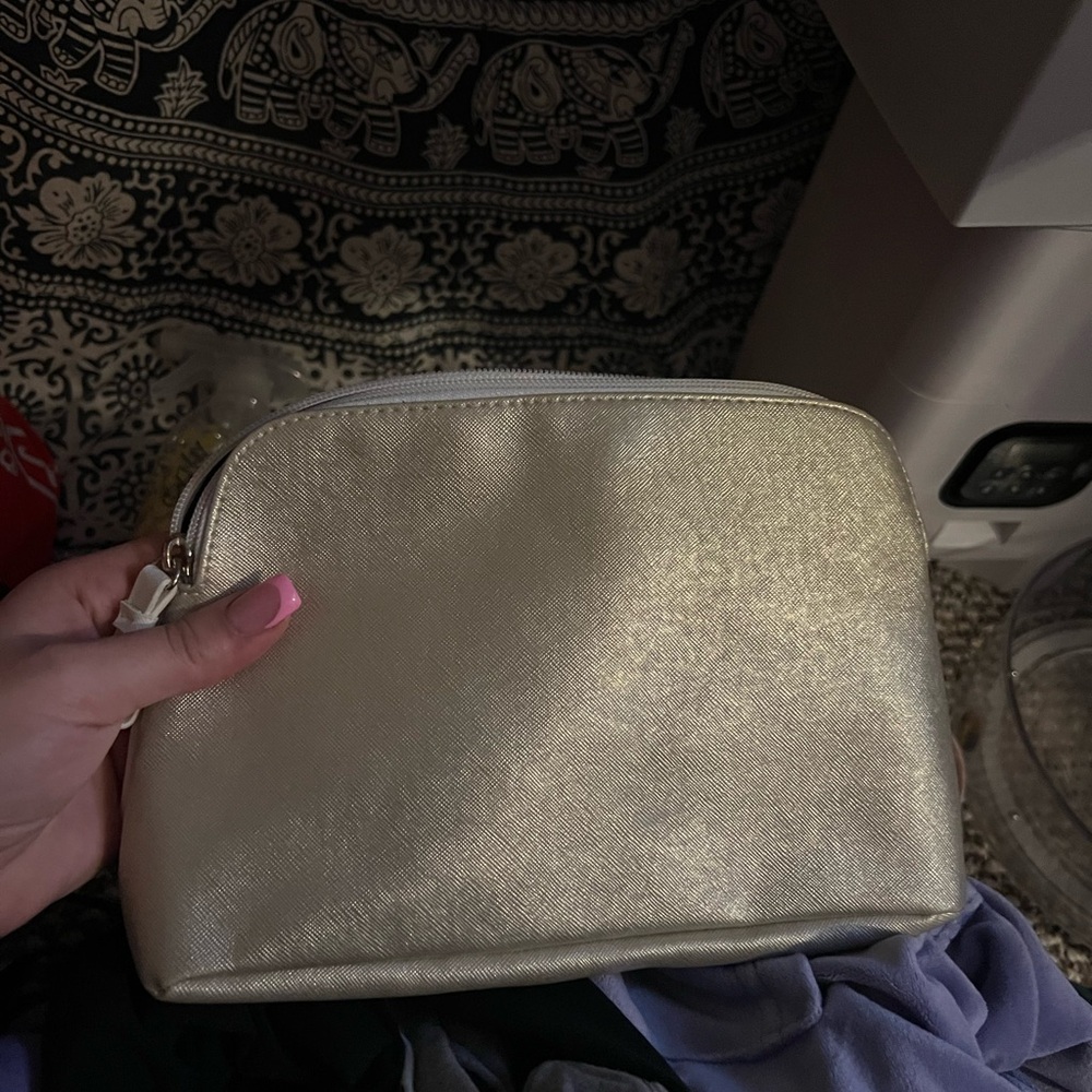 Victoria's Secret Bag - Picture 4 of 4